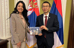 22. decembar 2025. Predsednica Poslaničke grupe prijateljstva sa Japanom i ambasador Japana u Republici Srbiji