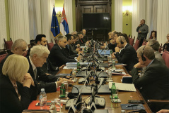 6. februar 2020. Učesnici međustranačkog dijaloga sa evropskim komesarom za susedstvo i pregovore o proširenju 
